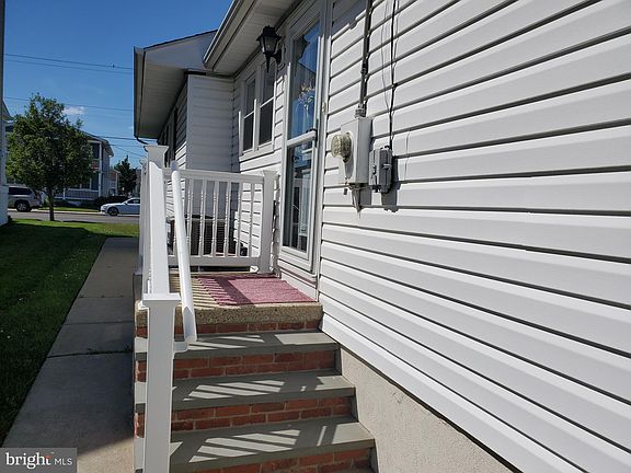 3rd image of 1317 Simpson Ave