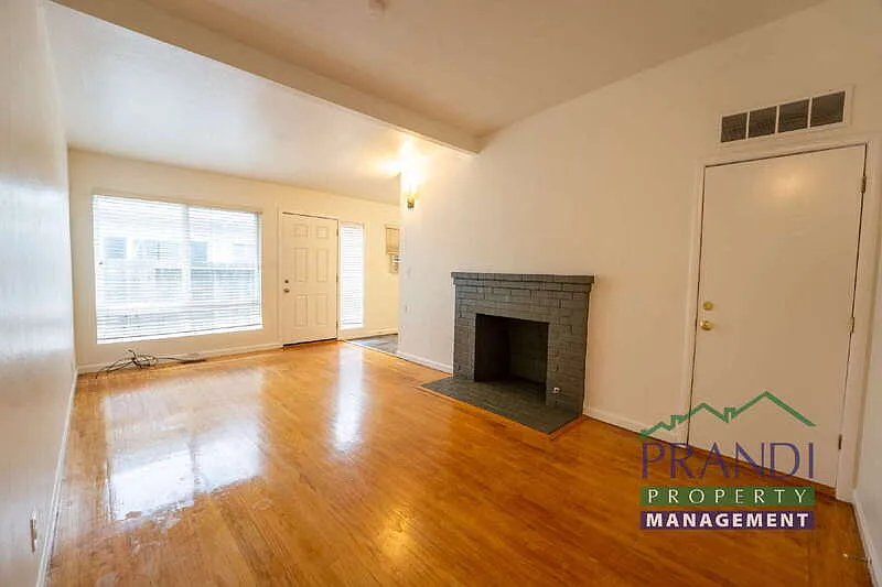2 bed, 1.0 bath, 950 sqft, $3,600 — Photo 3
