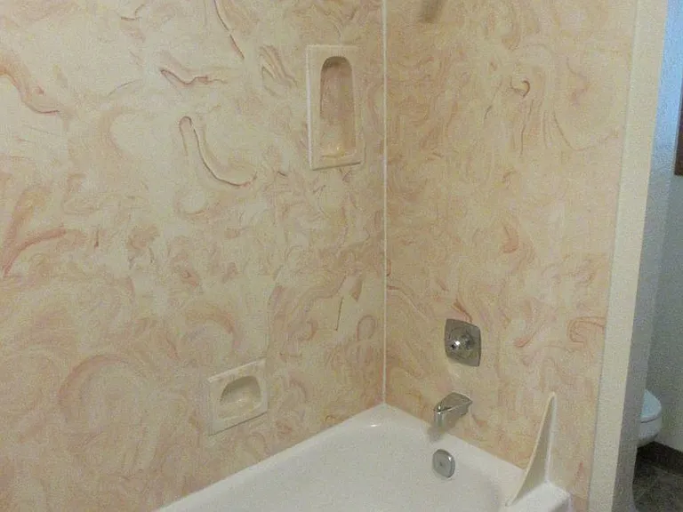 Large 2 bedroom w/ New carpet! — Photo 14