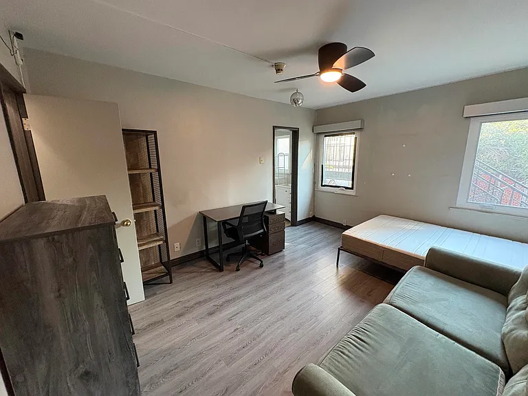 519 Landfair Ave — Photo 9