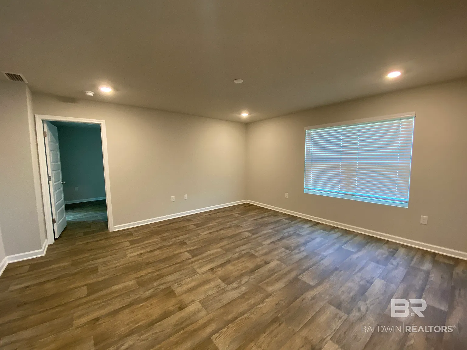 4 bed, 2.0 bath, 1827 sqft, $2,200 — Photo 4