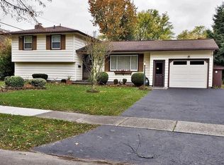 19 Greenhaven Rd, Rochester, NY 14617