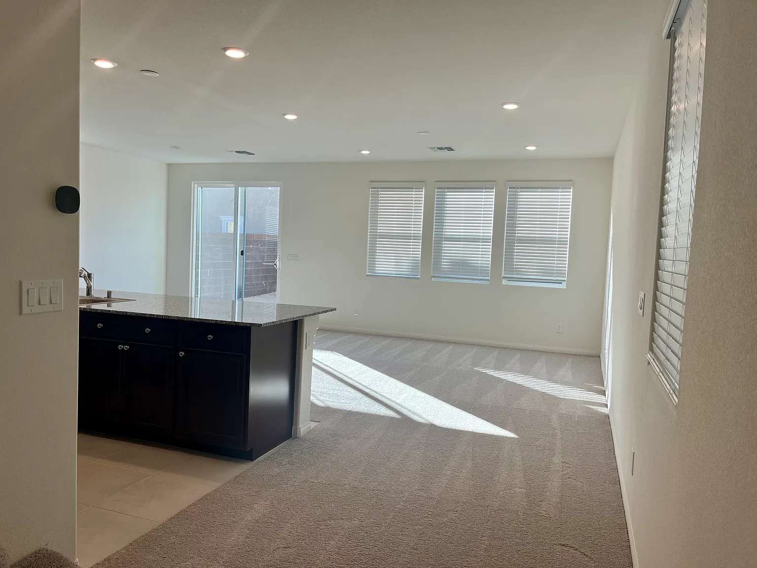 5 bed, 2479 sqft, $2,549 — Photo 3