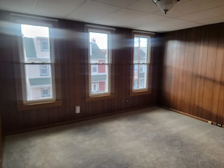 215 N 3rd St — Photo 10