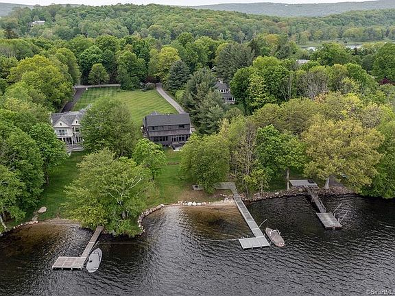 2nd image of 33 Arrow Point Rd