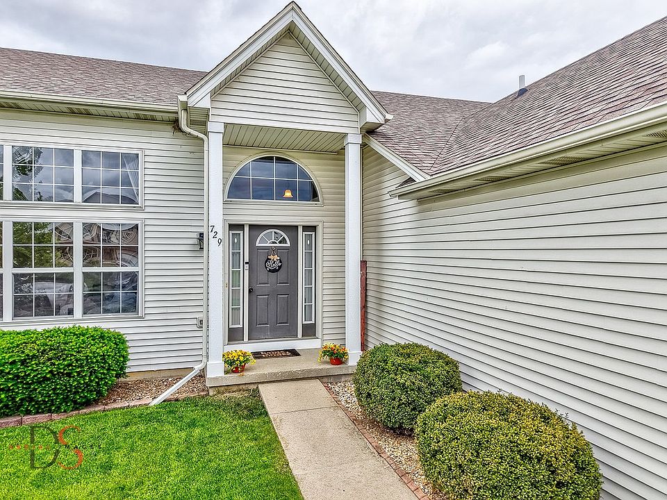 1st image of 729 River Edge Cir