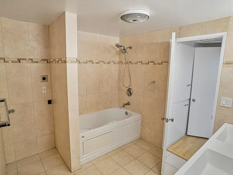 600 W Stocker St #316 — Photo 6
