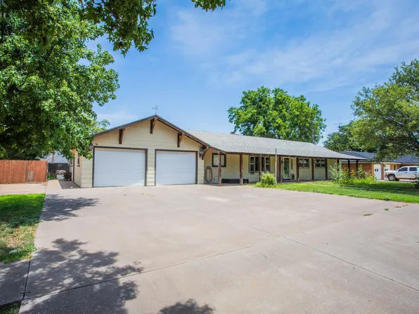 1112 8th St, Olton, TX 79064