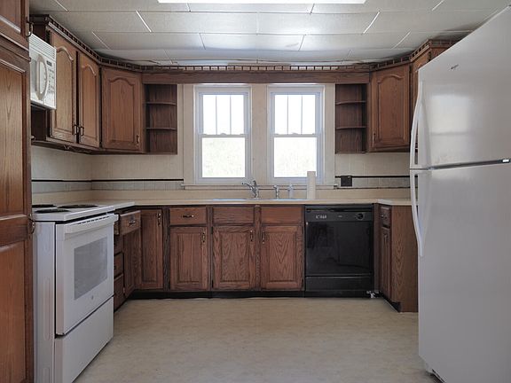 4th image of 312 Northeast Road