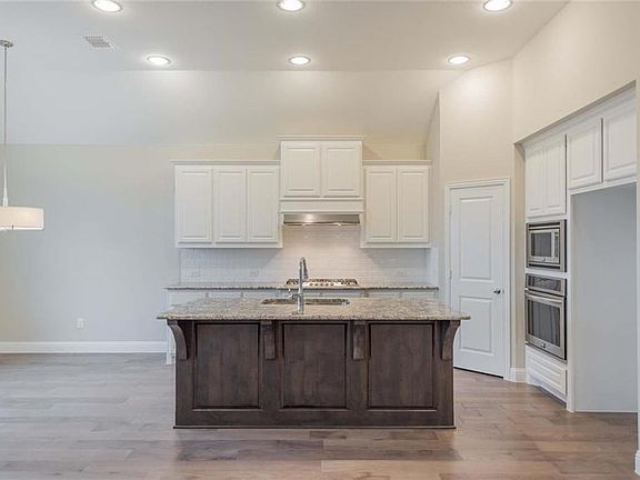 2nd image of 400 Village Creek Dr