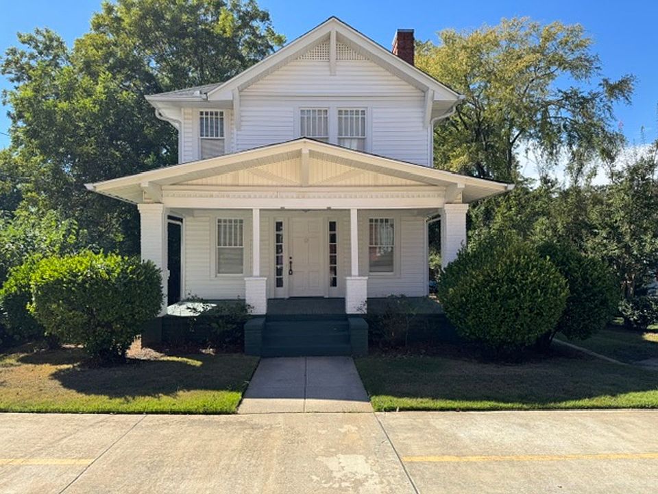 1st image of 103 N Lewis St