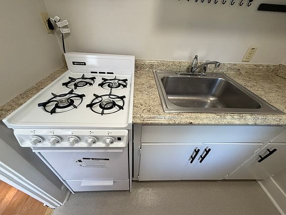 5th image of 2628 Central Ave