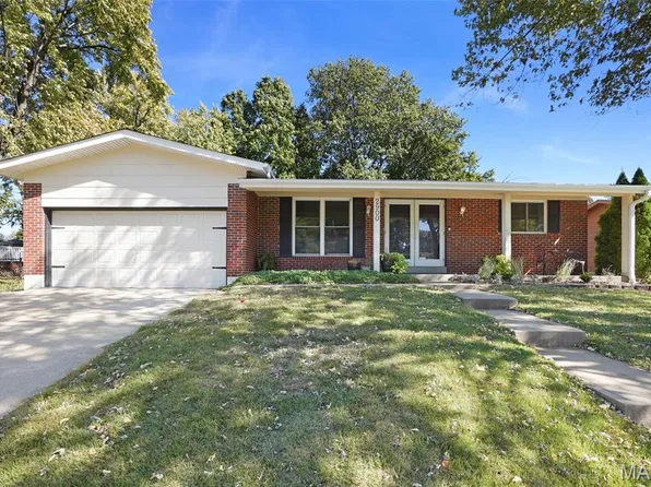 2900 Headland Dr, Saint Charles, MO 63301