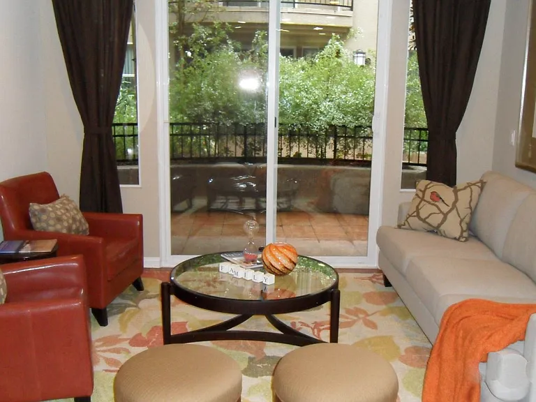 Glenoaks Villas — Photo 82