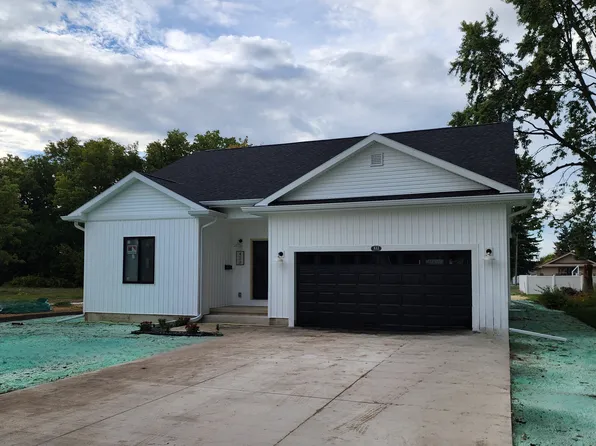 422 View St, Ottawa, IL 61350