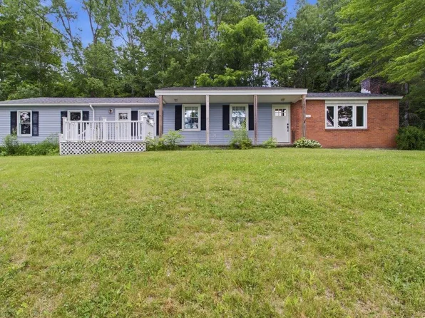 110 State Line Drive, Pownal, VT 05261