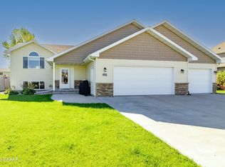 2447 43rd Ave S, Grand Forks, ND 58201