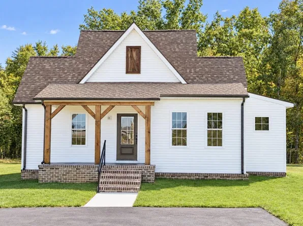 321 Zion Dr, Farmville, VA 23901