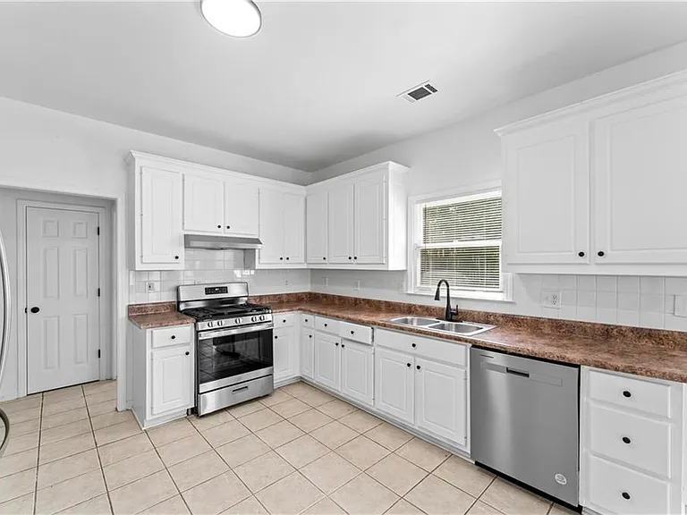 4267 Azalea Walk — Photo 6