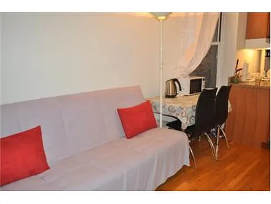 Rented by Douglas Elliman | media 20