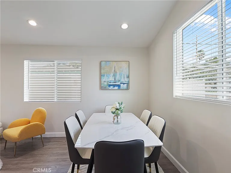 15803 Chatsworth St — Photo 13