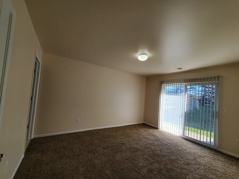 LOWER 3 BED MASTER BEDROOM