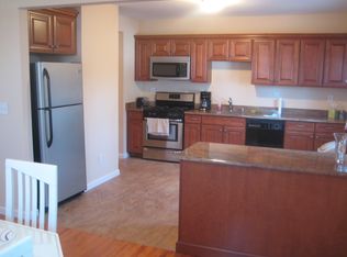 528 Hillcrest Ave, Ridgefield, NJ 07657