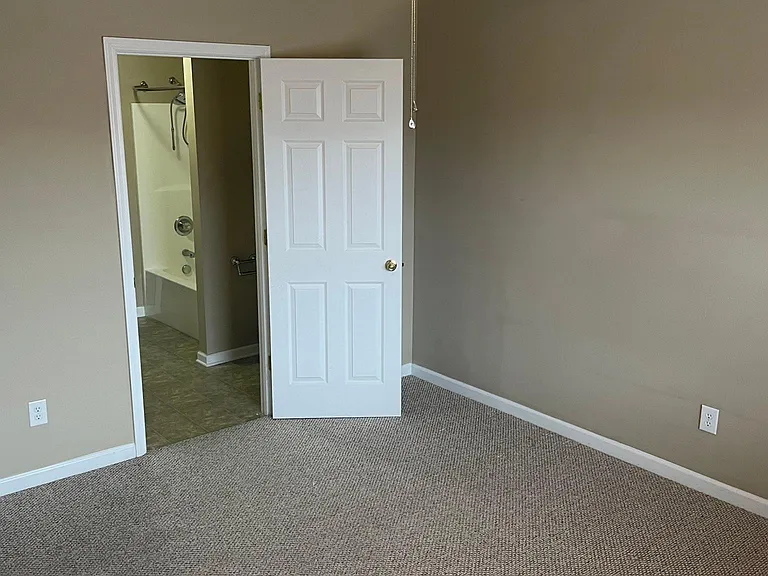 139 Lowell Ct — Photo 11