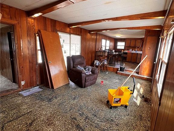 4th image of 706 S Parrott Dr
