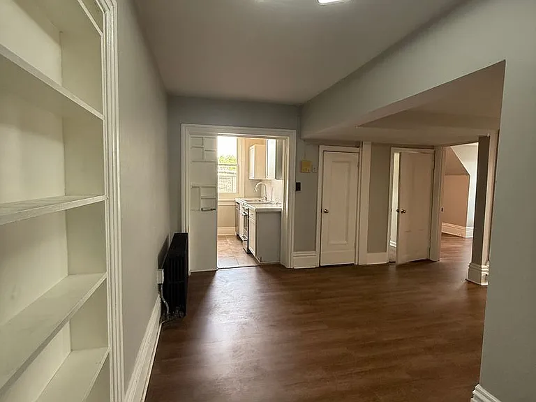 934 Western Avenue — Photo 2