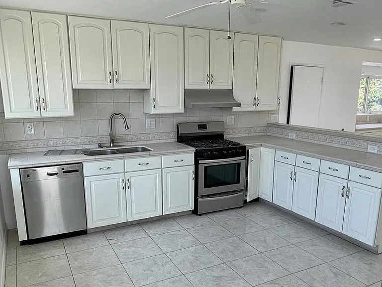1148 Colina Vis — Photo 5