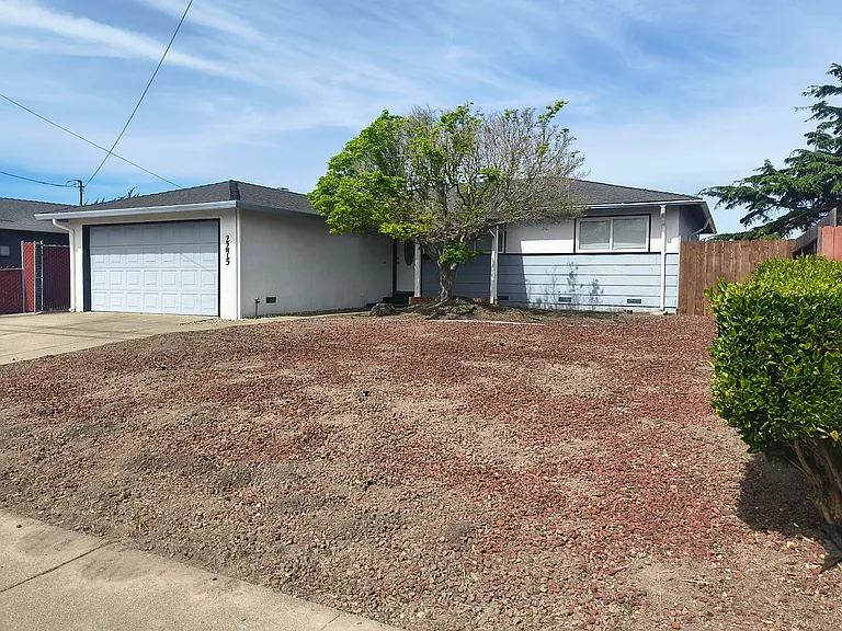 2275 Cypress Ave — Photo 3