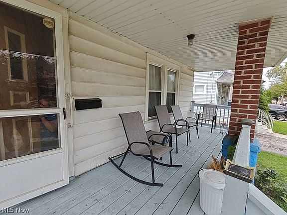 5th image of 910 Stevenson Rd