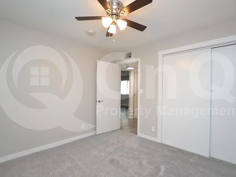 2210 W Devonshire Ave #8 — Photo 8