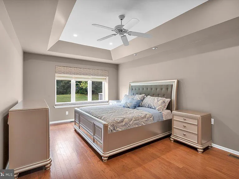1202 Champlain Dr — Photo 16