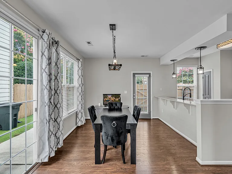 1116 Westbriar Dr — Photo 10