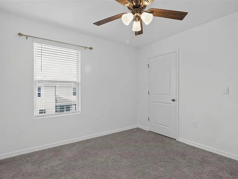 5122 SW 49th Ln — Photo 32