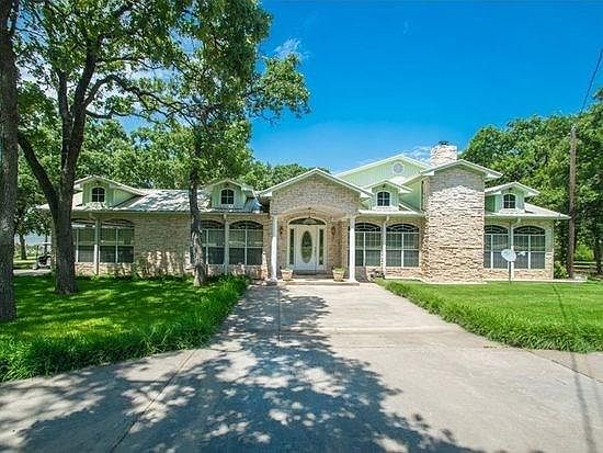 1st image of 221 Cortez Dr