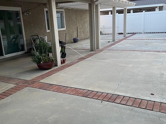 3rd image of 3954 Bayberry Dr