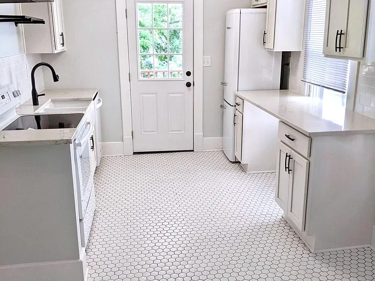 415 Park Cir — Photo 12