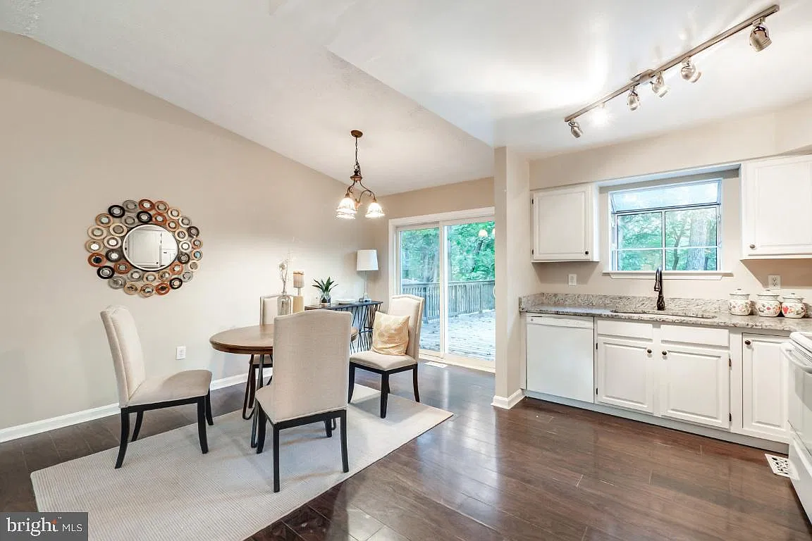 3 bed, 1756 sqft, $2,400 — Photo 3