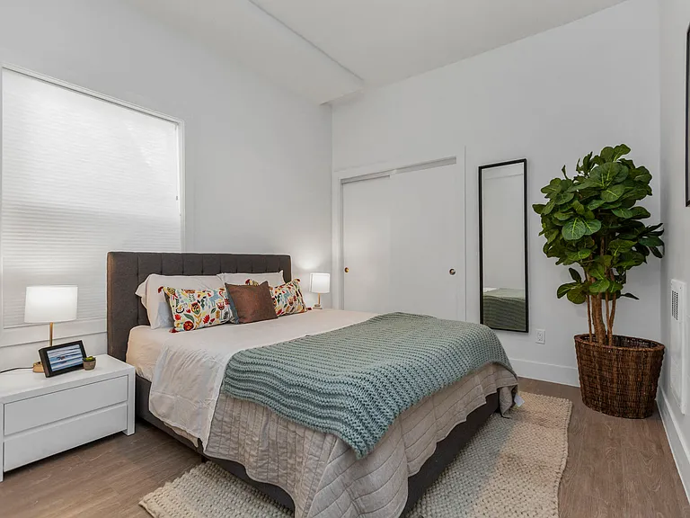 1760 Golden Gate — Photo 10