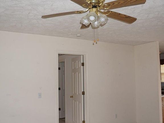 3rd image of 413 Scarlett Dr