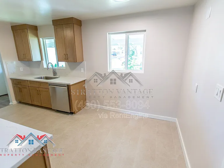 3409 E Indianola Ave — Photo 20