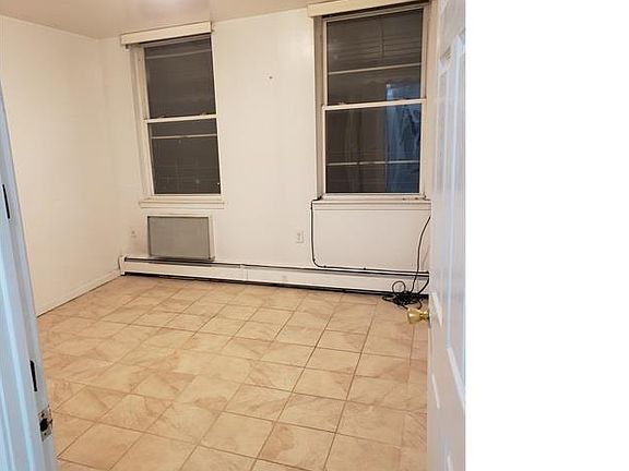 4th image of 883 Fairmount Pl APT 3