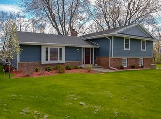 16840 W Sundown Ct, New Berlin, WI 53151