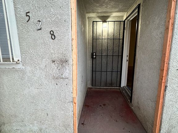 4th image of 528 W Worth St