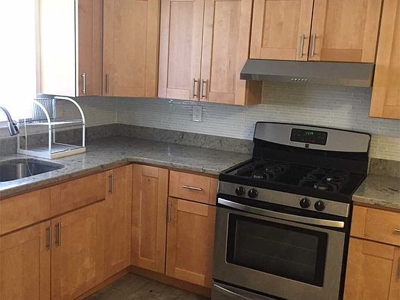 4th image of 38 Sandlewood Ave