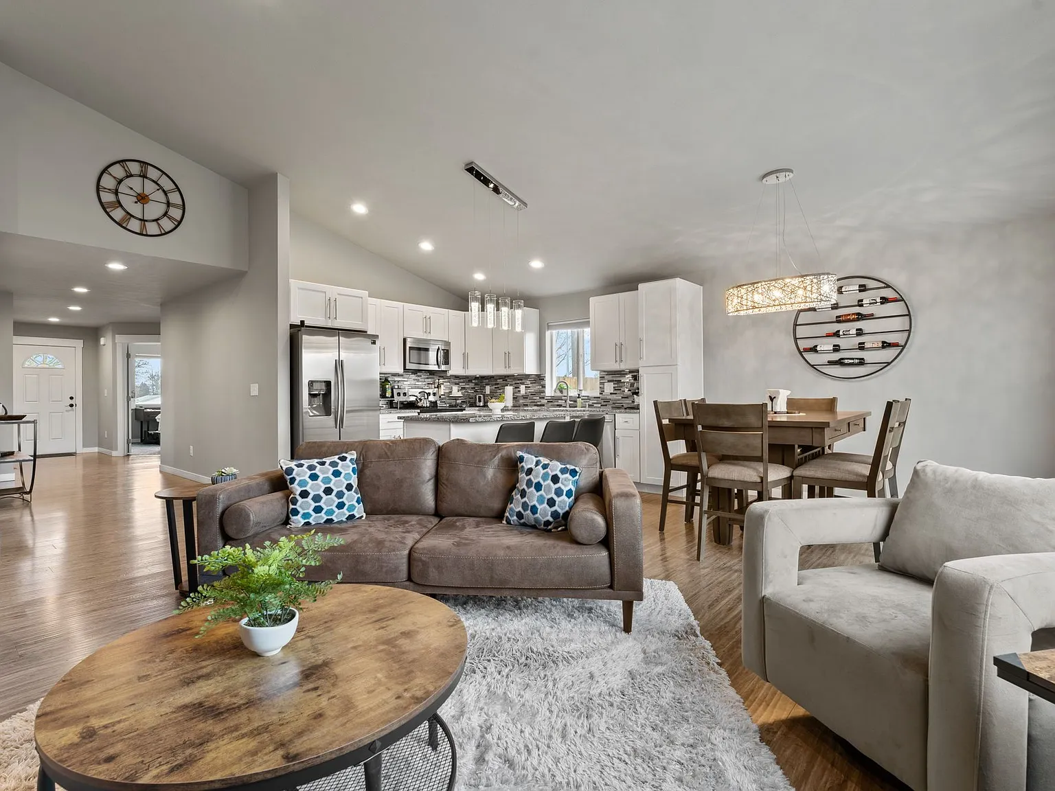 3 bed, 2.0 bath, 1500 sqft, $2,395 — Photo 3