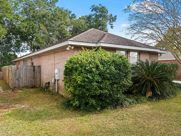 8432 Millstream Dr — Photo 47